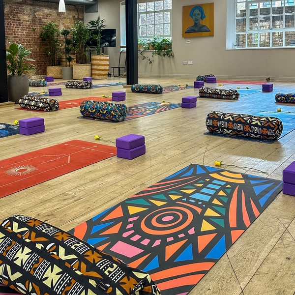 Load image into Gallery viewer, Zola - Yoga Bolster