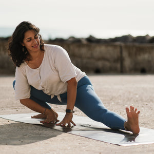 Ladina Yoga Warrior Black travel yoga mat Skandasana