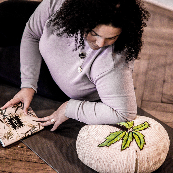 Load image into Gallery viewer, Meditation Cushion - Voanio