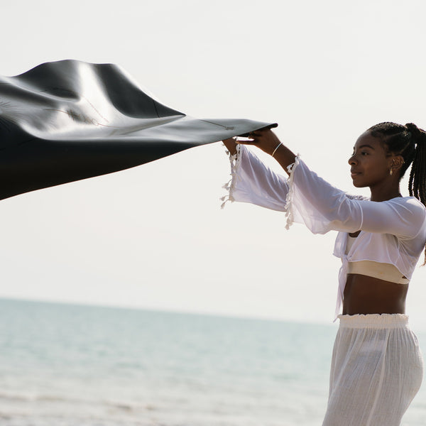 Load image into Gallery viewer, Warrior Black travel yoga mat opening