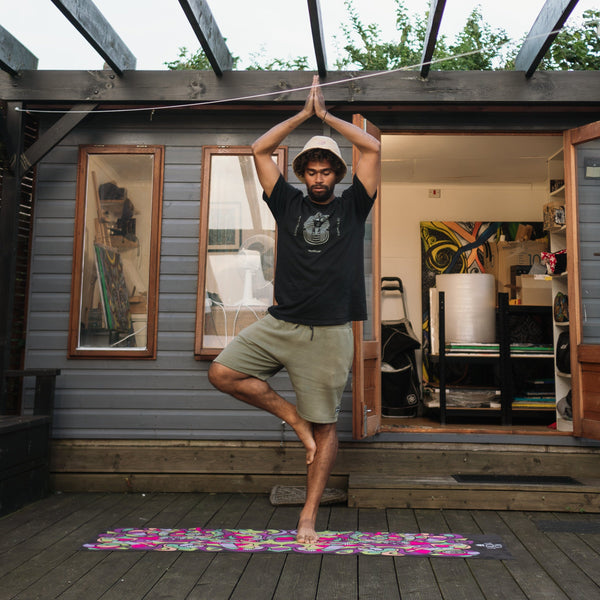 Load image into Gallery viewer, Joel doing a Tree pose on Flow travel mat 
