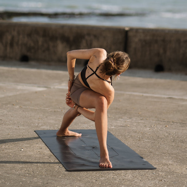 Load image into Gallery viewer, Ladina Yoga Warrior Black travel mat Warrior 2
