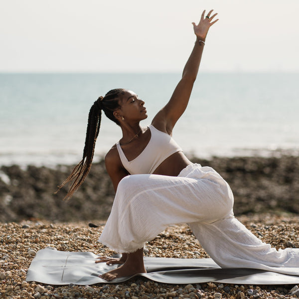 Load image into Gallery viewer, Ladina Yoga Warrior Black travel yoga mat lunge twist
