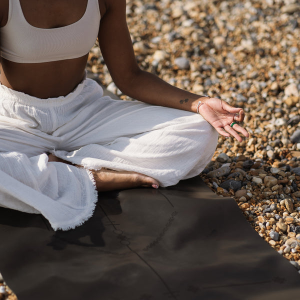 Load image into Gallery viewer, Ladina Yoga Warrior Black travel yoga mat meditation
