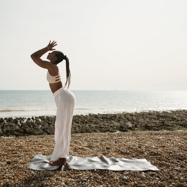 Load image into Gallery viewer, Ladina Yoga Warrior Black travel yoga mat  uttanasana
